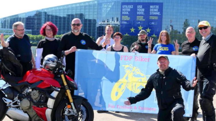 Mathias Zeuner mit FDP Bikern Europaparlament